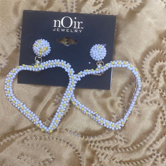 Noir Heart Shaped Earrings - Picture 2 of 4